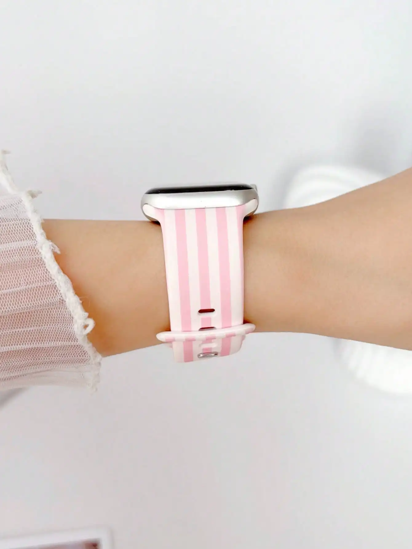 1pc White & Pink Striped Patte - огляд і ціна Silicone Sport Band